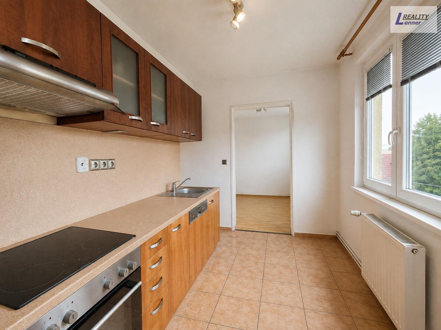 Prodej prostorného bytu 4+1 84 m2, lodžie, sklep
