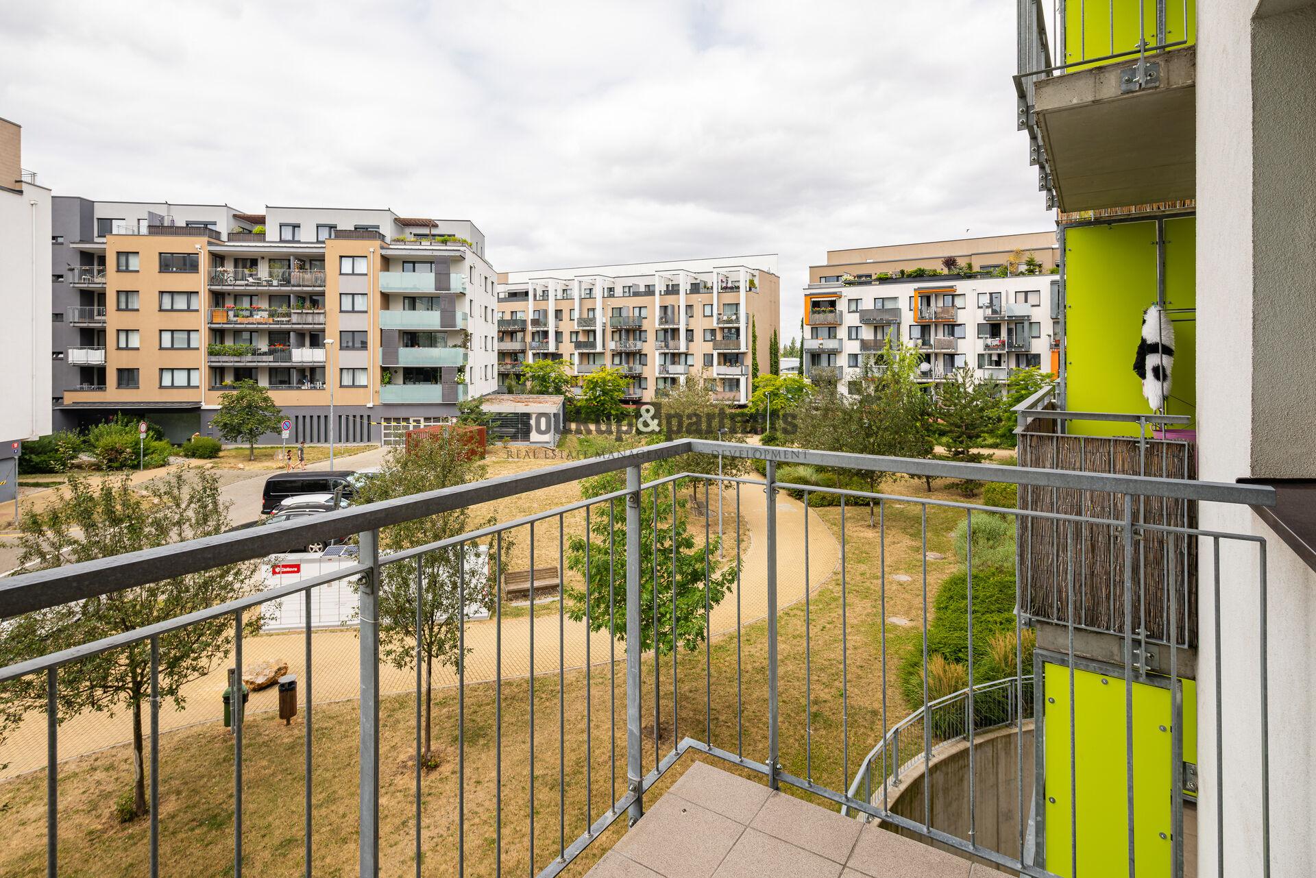 Pronájem bytu 1+kk 44 m² , balkon + garážové stání - Prosek Park - Praha 9 - Střížkov