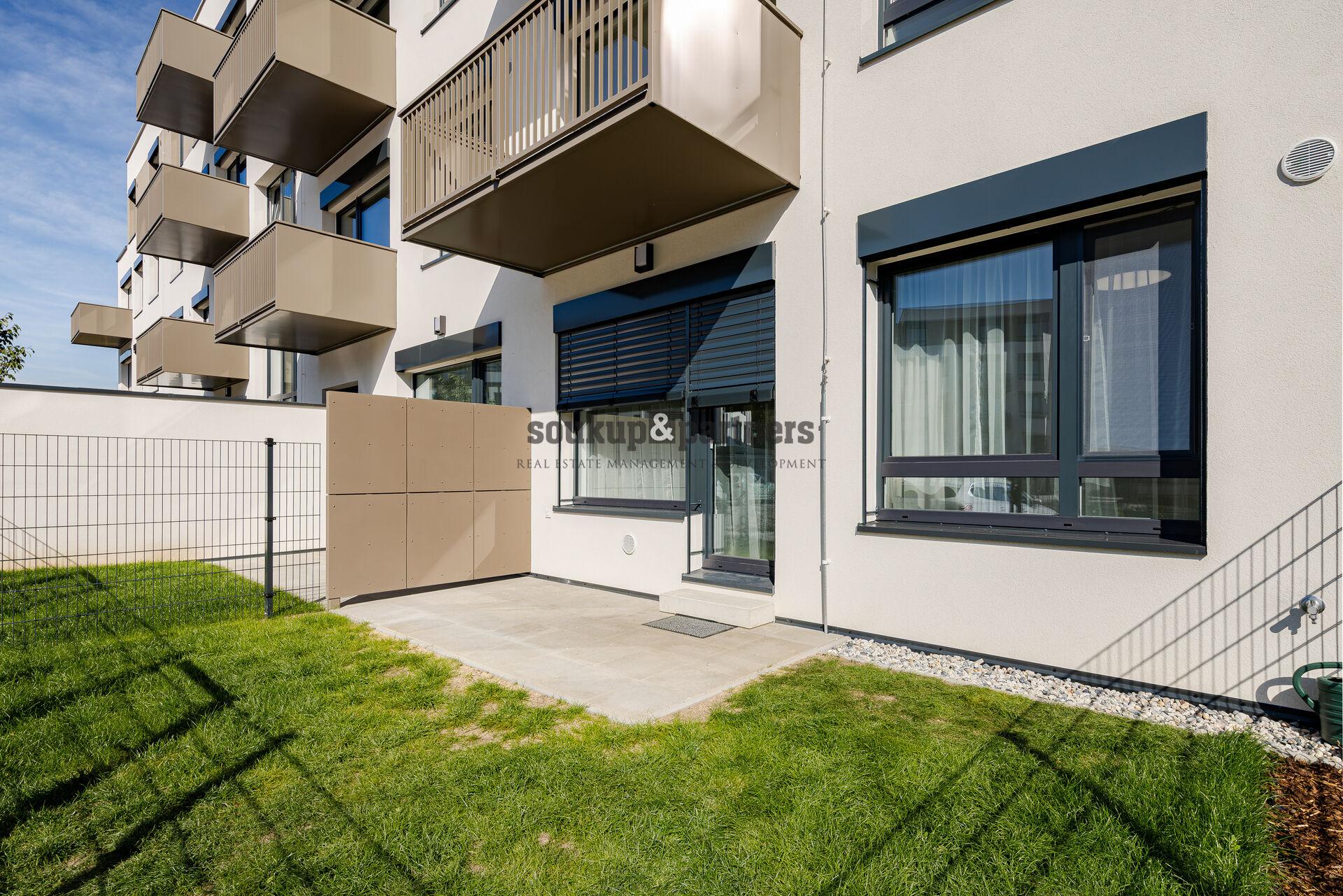 Pronájem nového 2+kk, 57 m² + terasa a předzahrádka 29 m², garáž, sklep - Portti Kladno