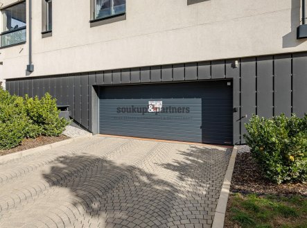 Pronájem garážového stání, 14 m²