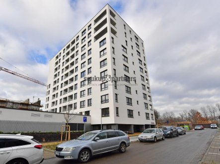 Pronájem garážového stání, 12 m²