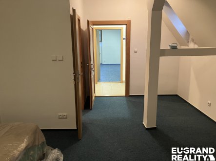 Pronájem kanceláře, 151 m²