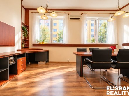 Pronájem kanceláře, 57 m²