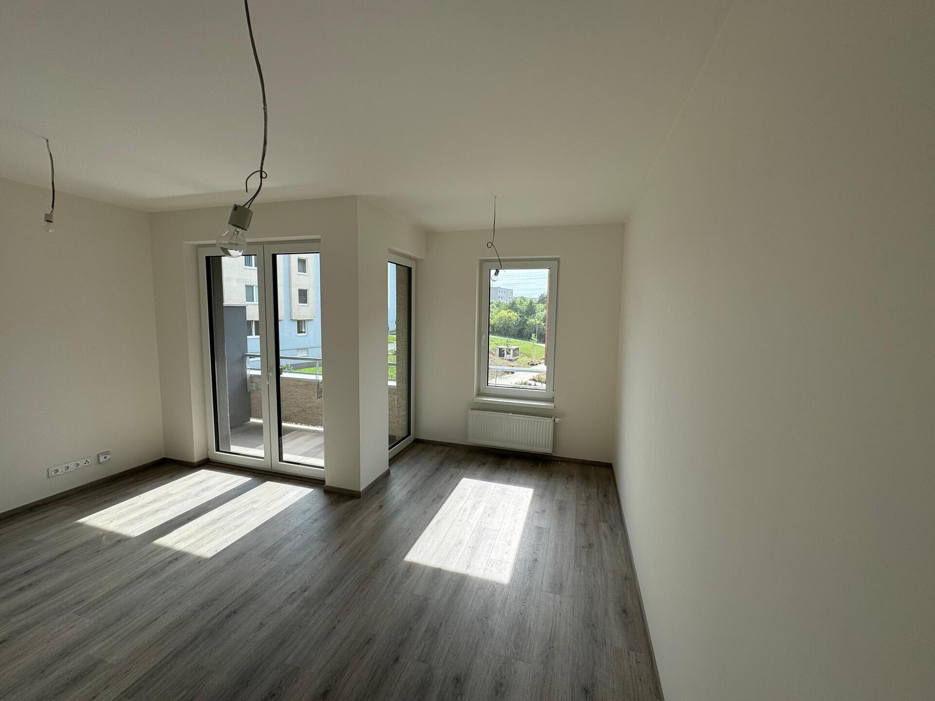 Pronájem bytu 1+kk, 32m2, s balkonem a sklepem
