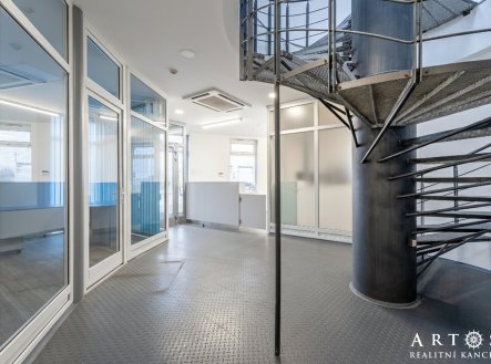 Pronájem kanceláře, 230 m²