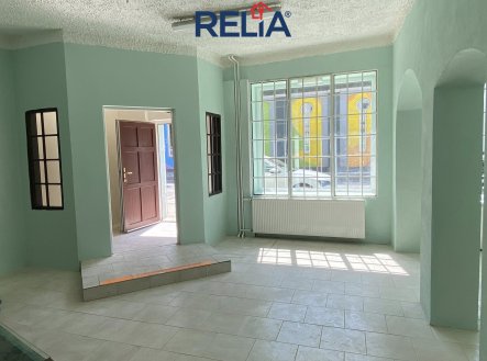 Pronájem obchodní prostory, 70 m²