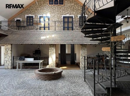 Pronájem obchodní prostory, 750 m²