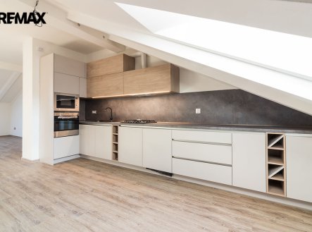 Pronájem bytu, 3+kk, 141 m²