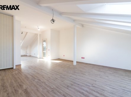 Pronájem bytu, 3+kk, 141 m²
