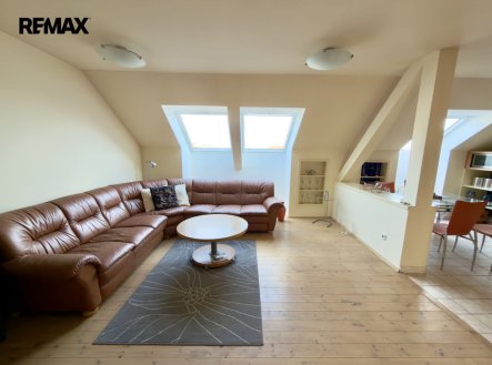 Pronájem bytu, 4+kk, 94 m²