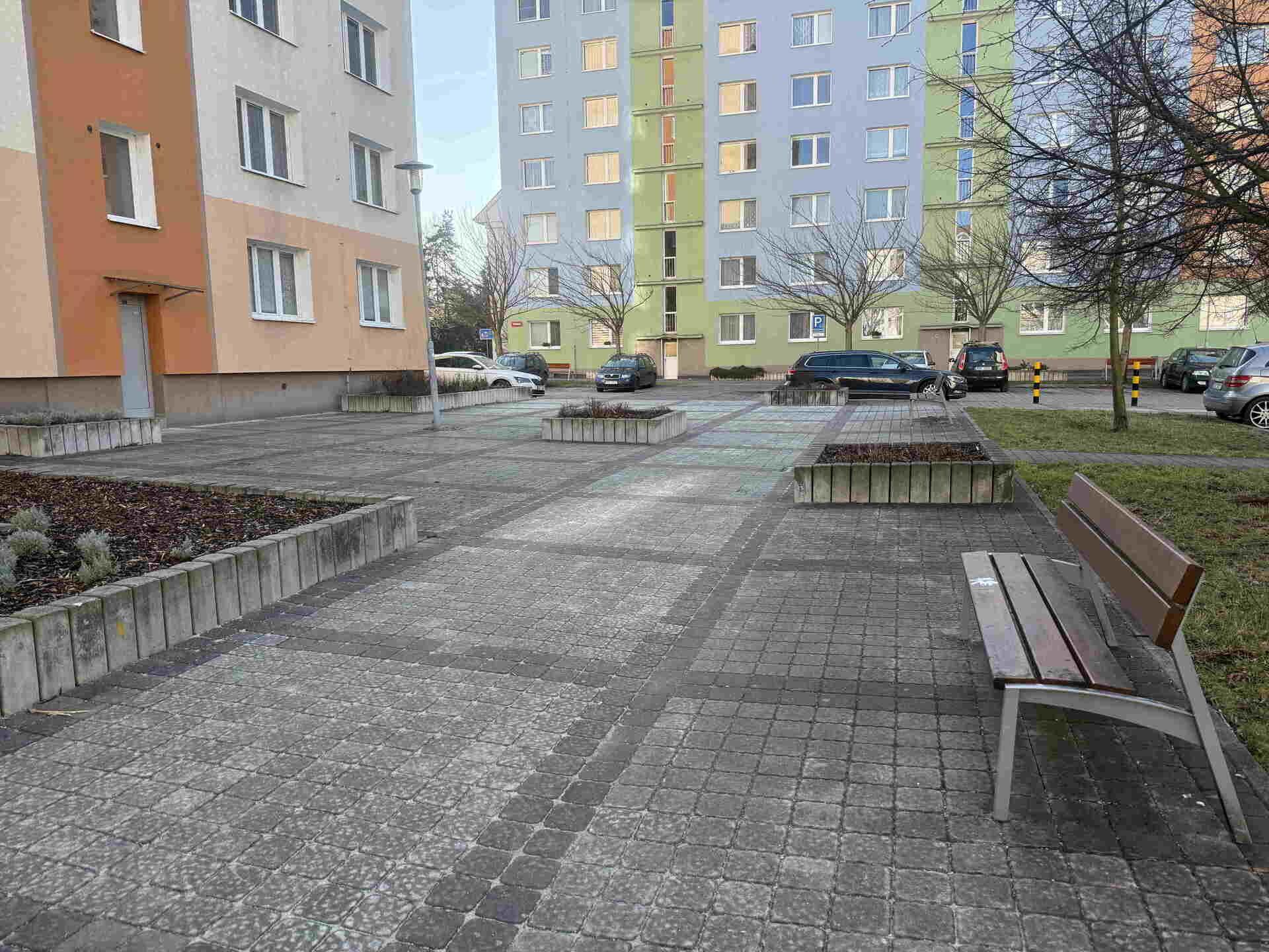 Prodej světlého bytu 3+1 s lodžií v Plzni na Doubravce