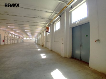 Pronájem skladu, 950 m²