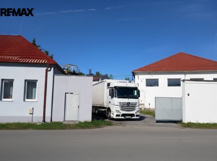 Pronájem skladu, 950 m²