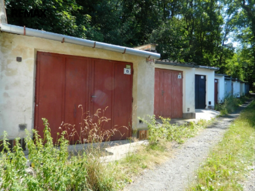 Garáž 28 m2.