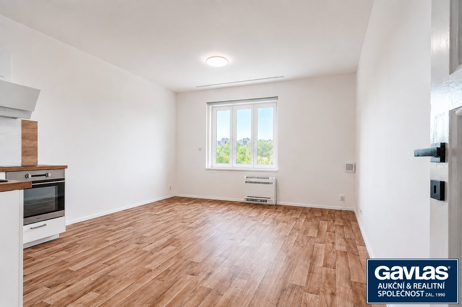 Klimatizovaný světlý byt 2+kk (58 m2) s výhledem do zeleně, Praha 10 – Záběhlice