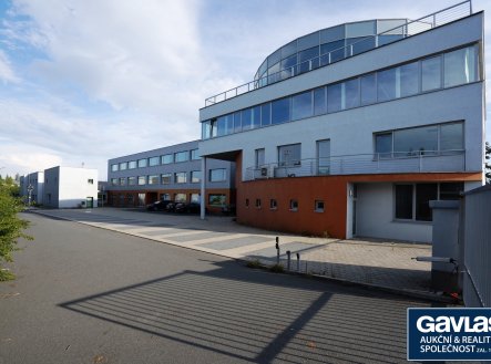 Pronájem kanceláře, 400 m²