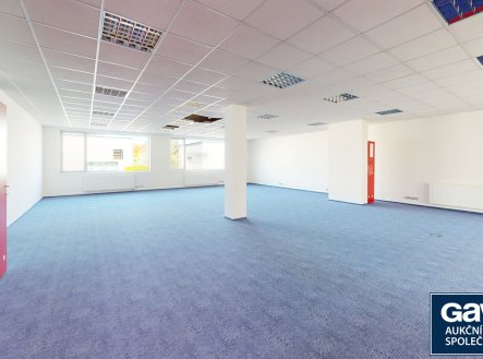 Pronájem kanceláře, 400 m²