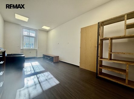 Pronájem kanceláře, 73 m²