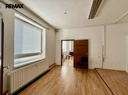 Pronájem kanceláře, 400 m²