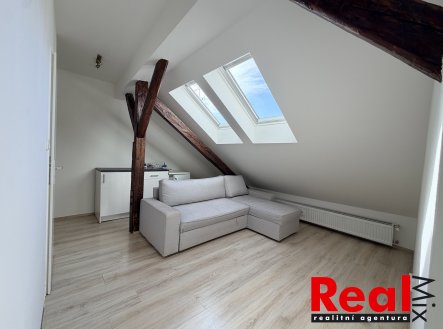 Pronájem bytu, 1+kk, 31 m²