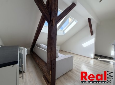Pronájem bytu, 1+kk, 31 m²
