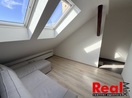 Pronájem bytu, 1+kk, 31 m²