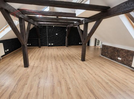 Pronájem kanceláře, 65 m²