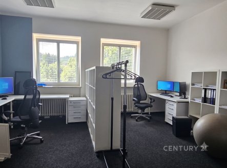 Pronájem kanceláře, 240 m²
