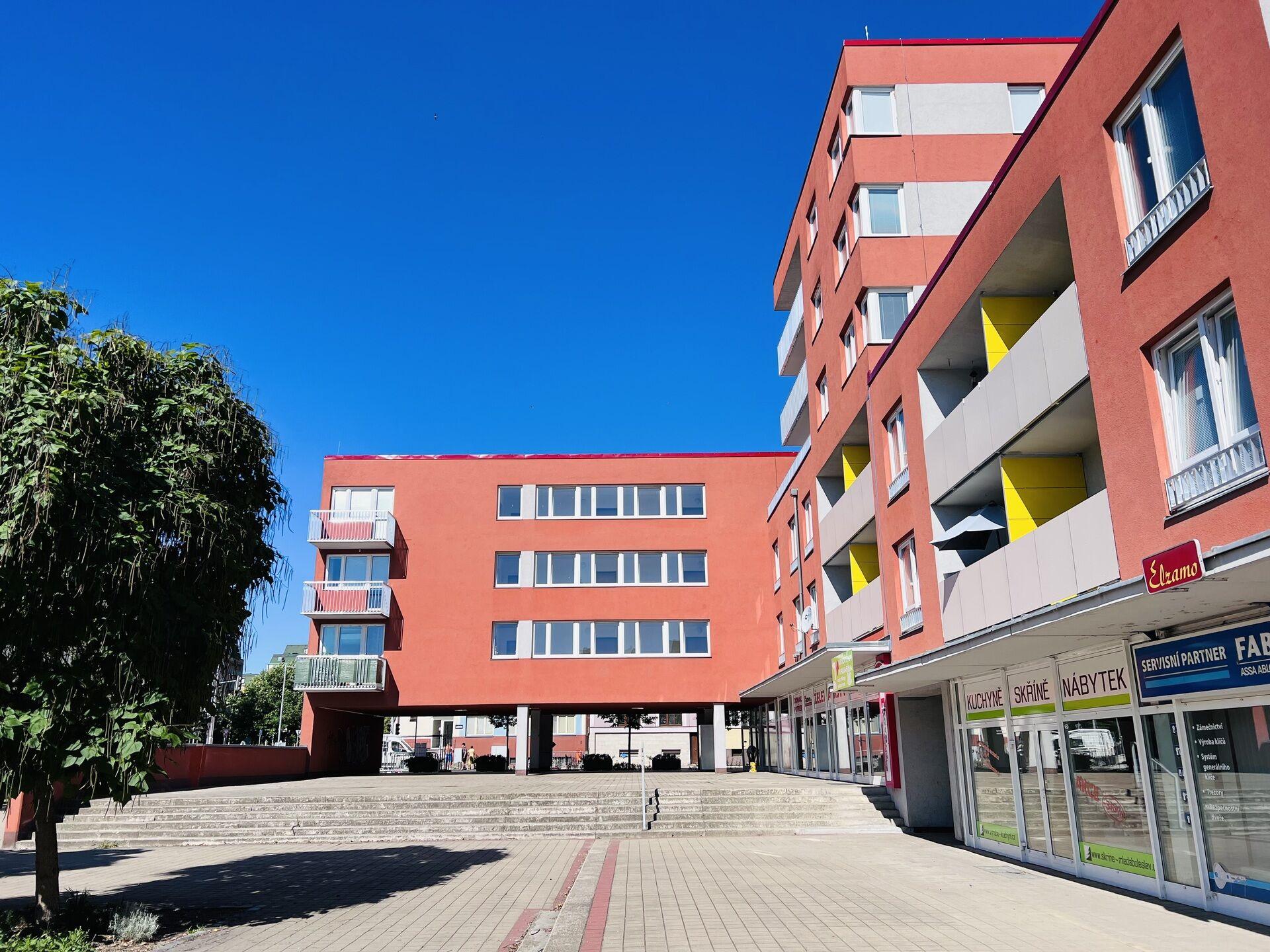 Pronájem garsonky s teráskou, 30 m², ulice U Kasáren - Mladá Boleslav