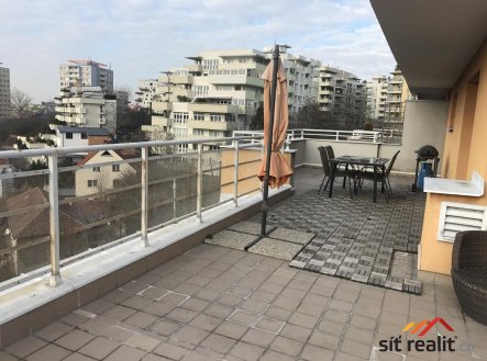 Pronájem bytu, 3+1, 250 m²