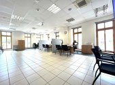 Pronájem obchodní prostory, 273 m²