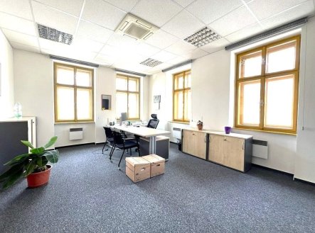 Pronájem obchodní prostory, 273 m²