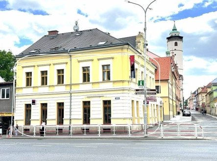 Pronájem obchodní prostory, 273 m²