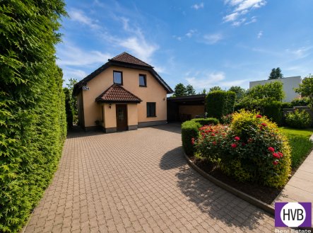 ujezd-u-pruhonic-dum-foto.png | Pronájem - dům/vila, 132 m²