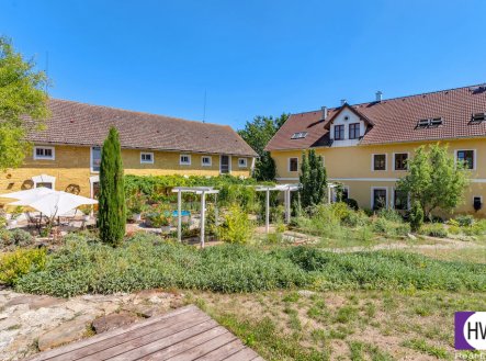 Prodej hotel, 1 900 m²