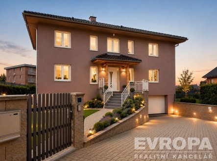 Pronájem domu/vily, 334 m²