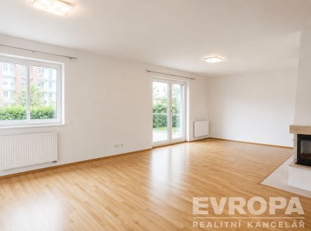 Pronájem domu/vily, 334 m²