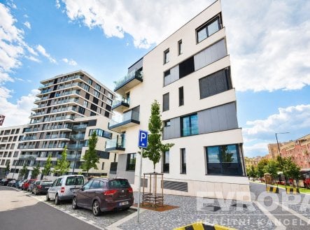 . | Pronájem bytu, 3+kk, 75 m²