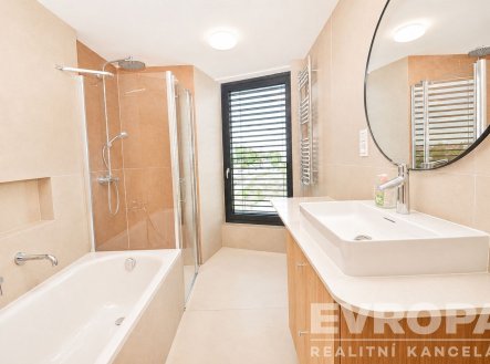 . | Pronájem bytu, 3+kk, 75 m²