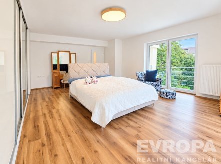 Pronájem bytu, 3+kk, 110 m²