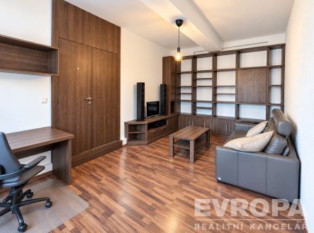 Pronájem bytu, 2+1, 58 m²