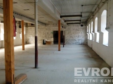 Pronájem skladu, 700 m² obrázek