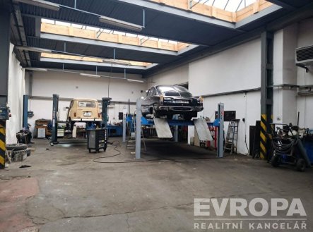 Pronájem komerčního objektu, průmyslový areál, 650 m²