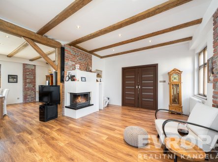 Prodej komerčního objektu, průmyslový areál, 1 408 m²