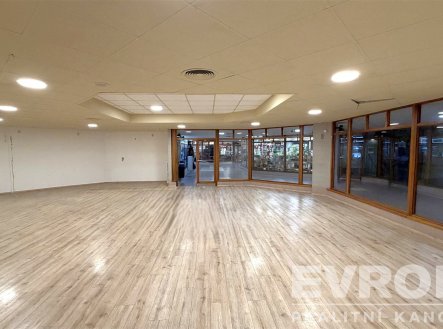 Pronájem obchodní prostory, 132 m²