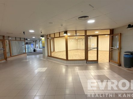 Pronájem obchodní prostory, 132 m²