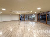 Pronájem - obchodní prostor, 132 m²