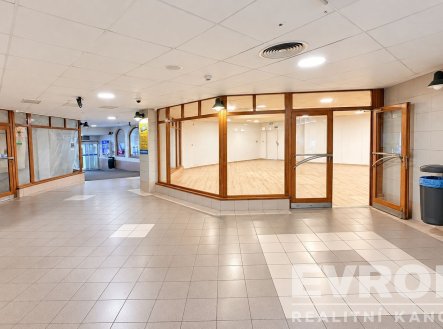 Pronájem obchodní prostory, 132 m²