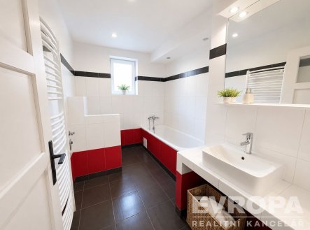 Pronájem bytu, 3+kk, 64 m²