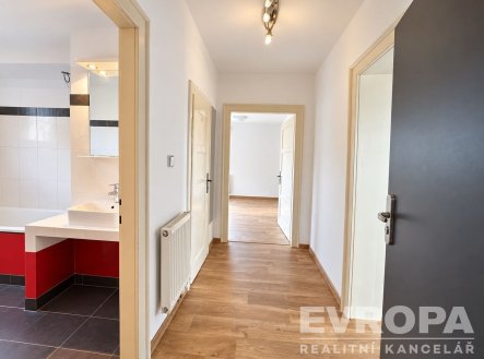 Pronájem bytu, 3+kk, 64 m²